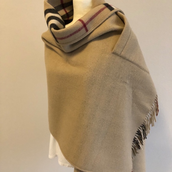 BURBERRY CAPE/ LARGE STOLE - Picture 6 of 16